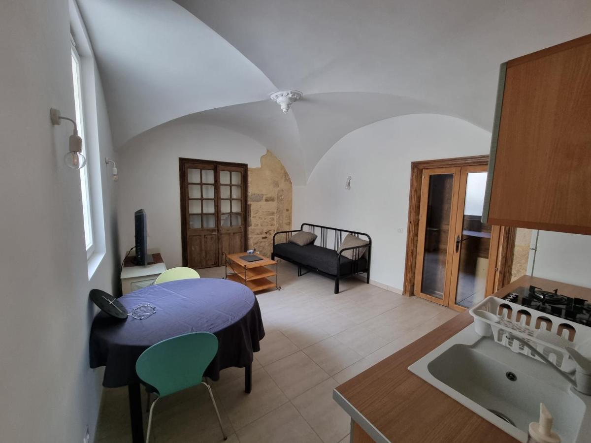 Dans Maison De Maitre, Appartement Independant. Montfrin Exterior foto