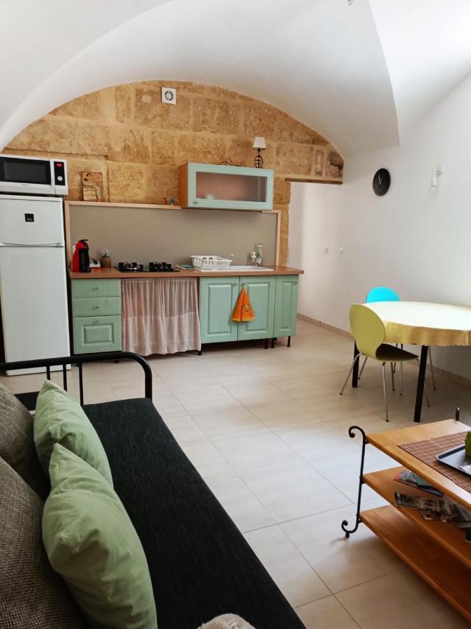 Dans Maison De Maitre, Appartement Independant. Montfrin Exterior foto
